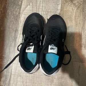 New balance tennis shoes